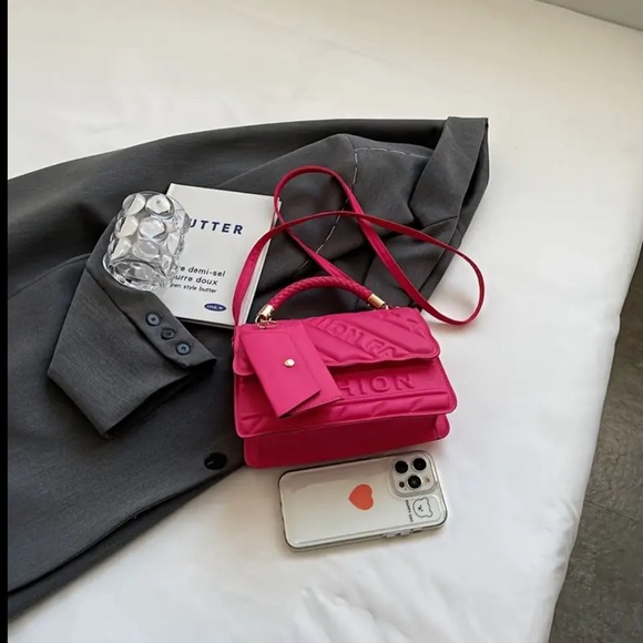 BRAND NEW BEAUTIFUL CROSS BODY BAG - Picture 4 of 6